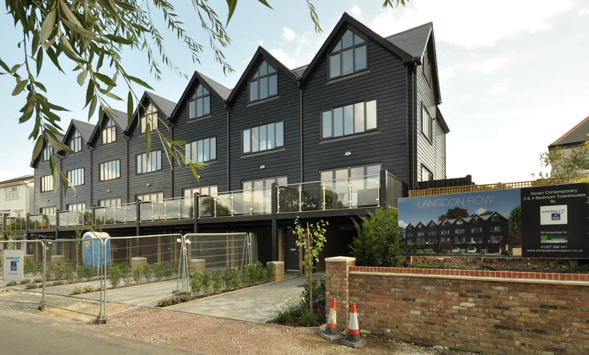 7 House terrace scheme overlooking marina.    Design: Nick Baldry